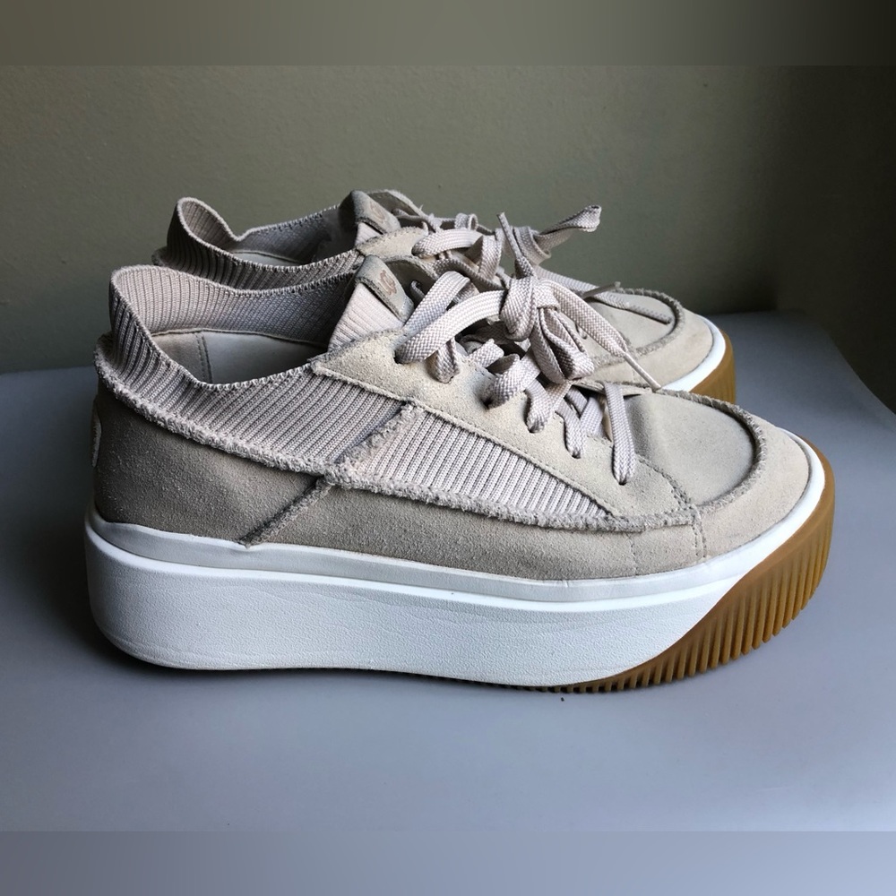 UGG EZ-DUZZIT LACE WHITE PLATFORM SNEAKER SHOES Size: US 9.5 EUR 40